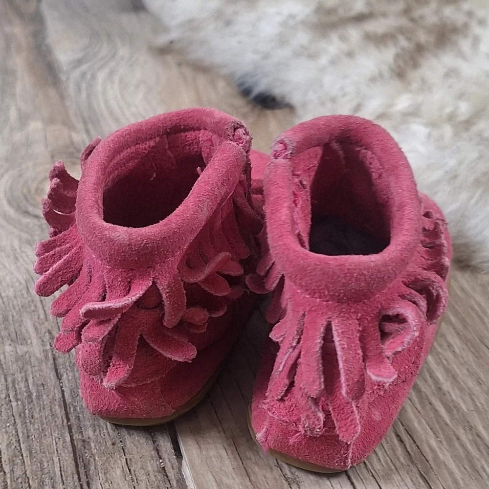 Minnetonka Toddler Pink Fringe Boots Suede Moccasin Ankle Boots Size 5